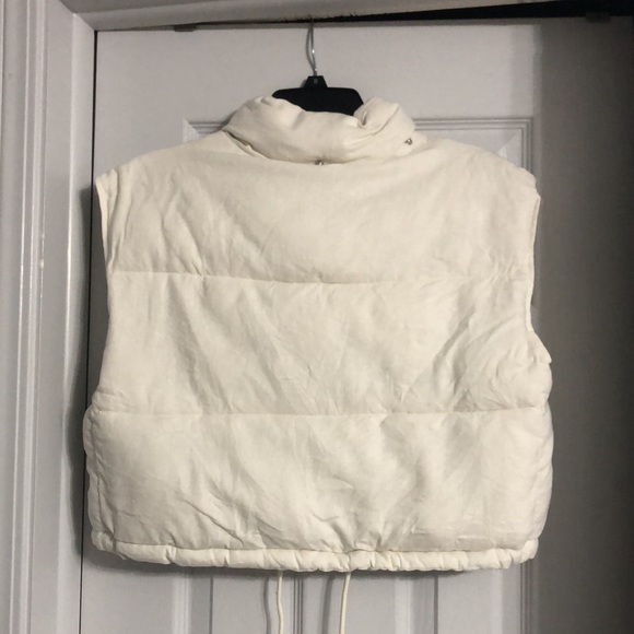 Urban Outfitters BDG Cropped White Collared Zip-Up Cinch Waist Puffer Vest - Picture 11 of 12